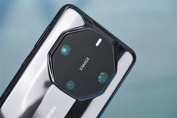 华为Mate 60 RS非凡大师：玄黑瑞红两色，高端设计引领风潮