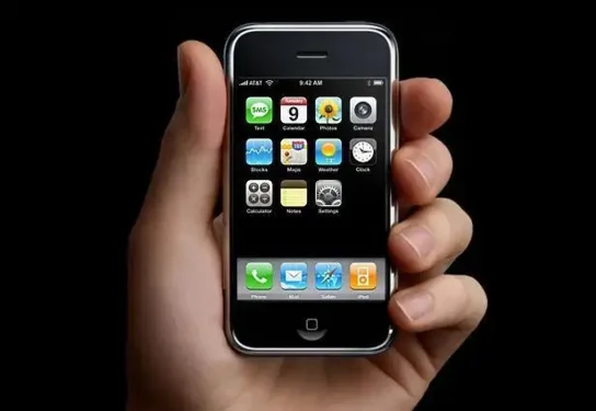 传奇重现：首届iPhone 4GB版拍卖出天价