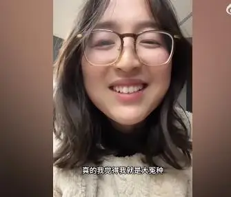 女性裸辞买房车游历世界，收入甚微引争议