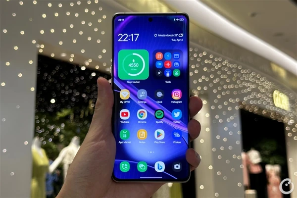 OPPO Find X7 Ultra：镜头设计的革新之旅——从八边形到圆形的美学探索