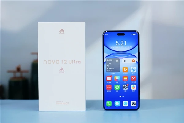 华为nova 12 Ultra：演绎四边微曲直屏美学，融汇尖端摄影与卫星通信技术