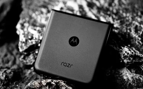 摩托罗拉razr 2022：折叠屏手机的轻薄与专业摄影的完美融合