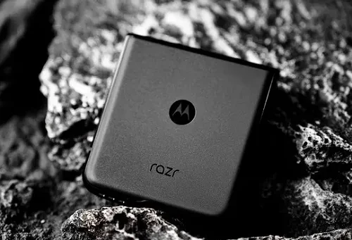 摩托罗拉razr 2022：折叠屏手机的轻薄与专业摄影的完美融合