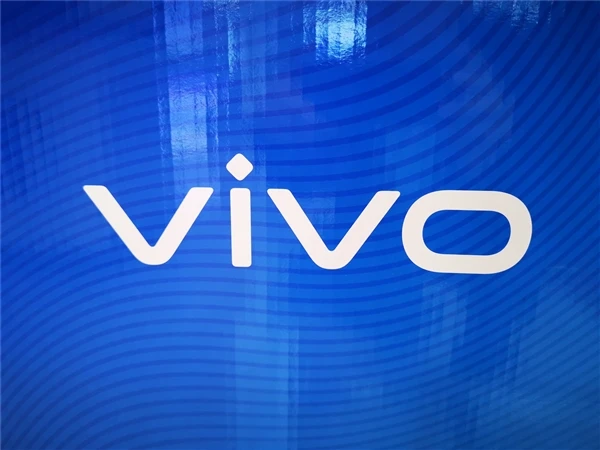 vivo V30 Pro海外惊艳亮相，融合S18 Pro美学与天玑8200差异化魅力