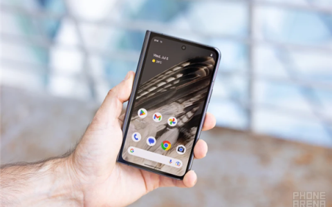 谷歌Pixel Fold 2折叠屏手机全新亮相，革新设计引领市场新潮流