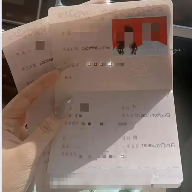 “为爱奔跑”事件揭秘：已婚男舞台相亲引热议，妻子跨国发声揭真相与未来抉择