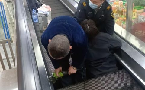 惊魂一小时：市民与消防联手解救电梯被困女子，超市承担责任助力后续治疗