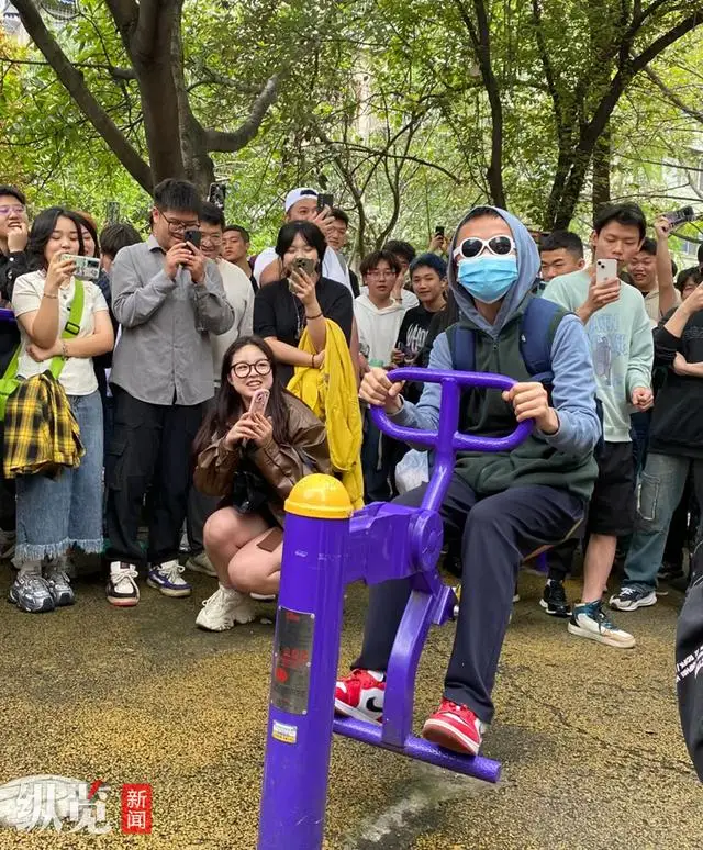 成都社区健身区走红网络，社区治理迎来新课题
