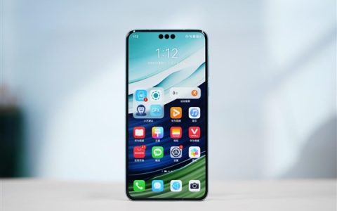 华为Mate 70 Pro：独特三挖孔设计与创新外观引领旗舰潮流