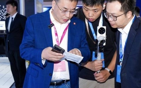 小米15系列真机外观曝光：家族式设计引关注，月底发布会或将带来多款新品