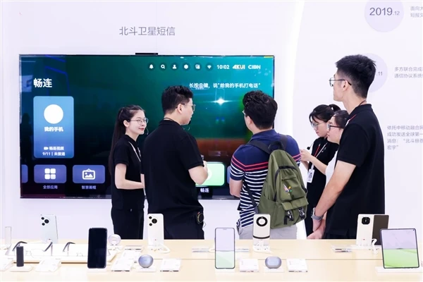 华为Pura 70系列在中国移动大会大放异彩，双星通信技术引领新潮流