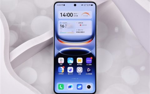 iQOO 13 惊艳亮相：直屏极窄边框，屏幕护眼与性能全面升级