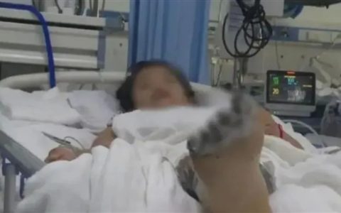 边充电边玩手机频发电击事故，安全意识亟待提升