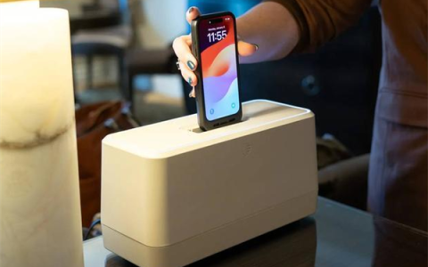 CES 2025大展新亮点：Swippitt公司革新手机换电体验，IPS系统惊艳亮相